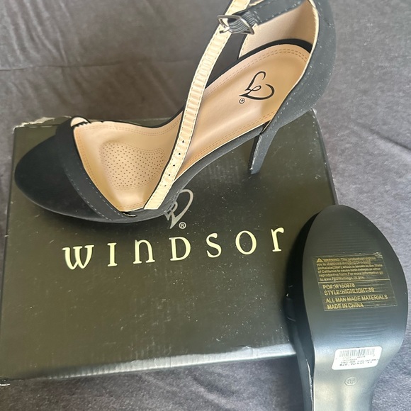 Women Black Open Toe Heel - Picture 2 of 3